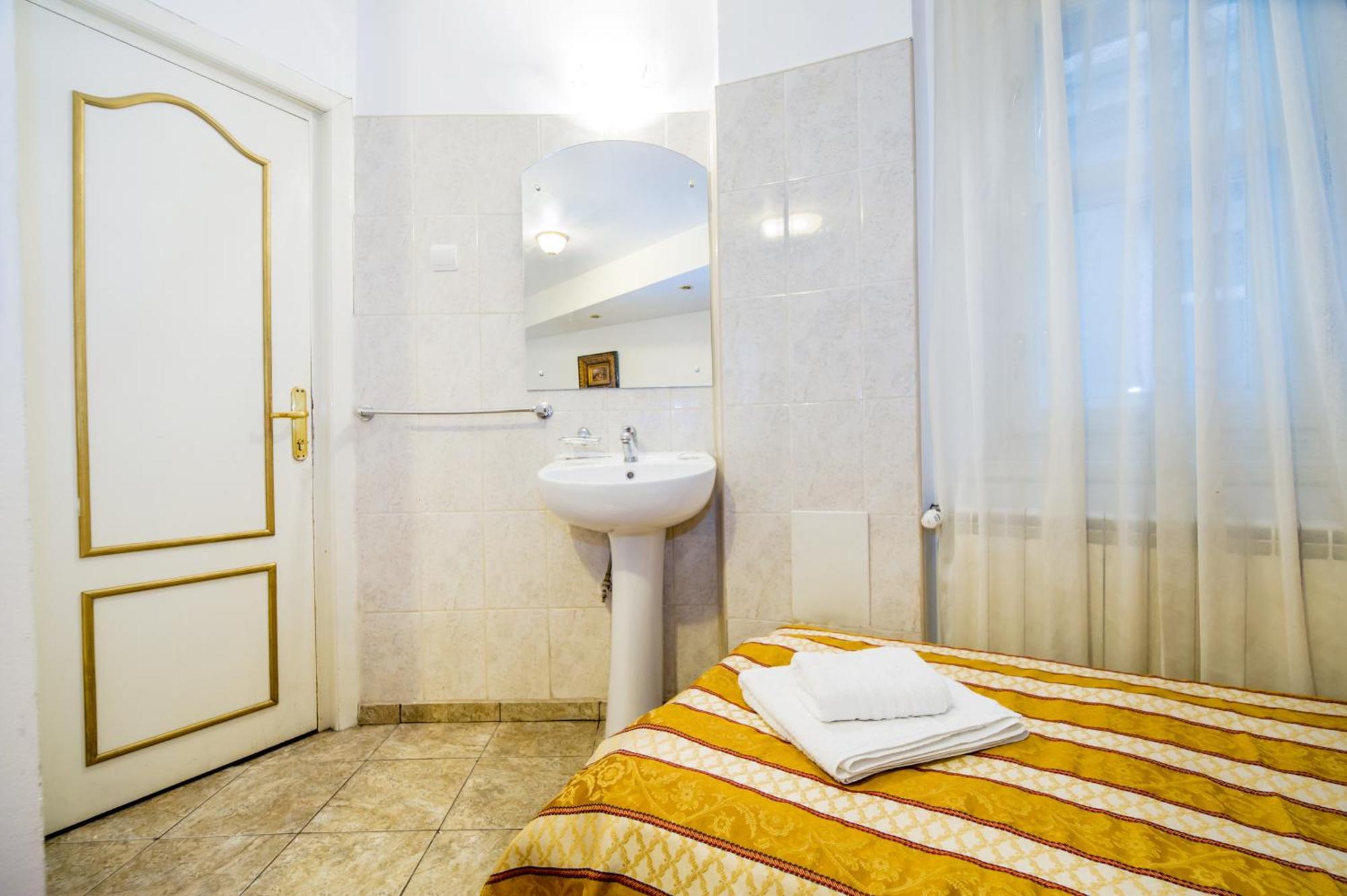 Carpati Imparatul Romanilor Hotel *