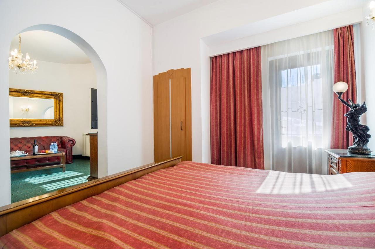 Hotel Carpati Imparatul Romanilor *