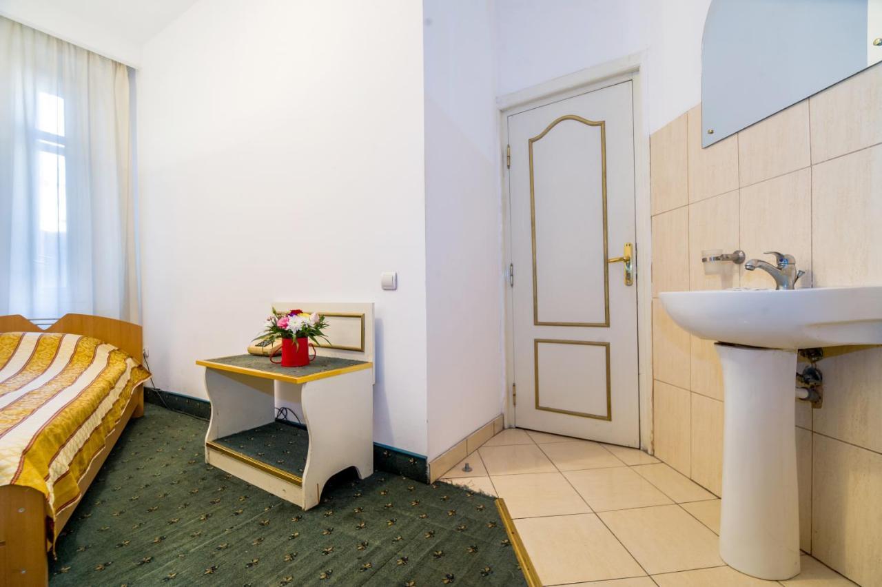 Hotel Carpati Imparatul Romanilor *