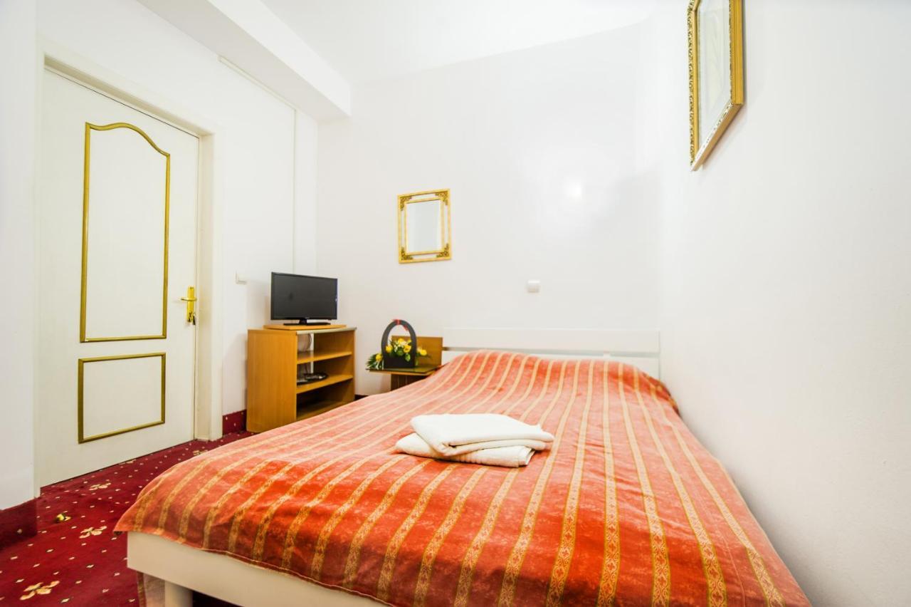 Carpati Imparatul Romanilor Hotel *